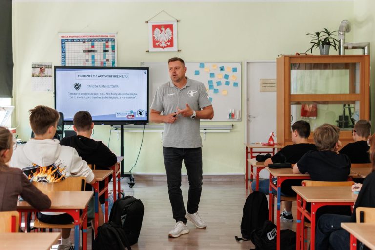 „Młodzież 2.0 – Aktywnie bez hejtu” w Parczewie- pierwsze warsztaty za nami.