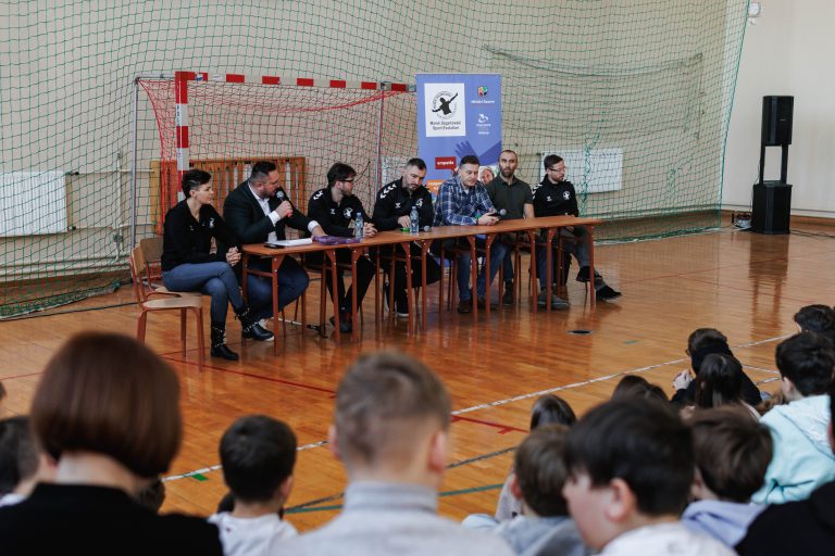 Oceny, sukces i presja osiągnięć. Jak wspierać, a nie dociskać?