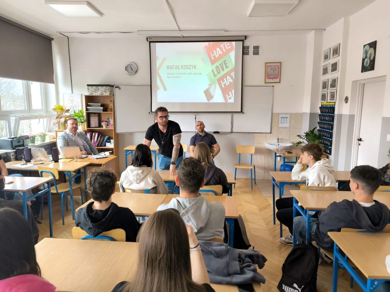 Warsztaty „Akademia Dialogu – młodzi przeciw hejtowi” w Lubartowie