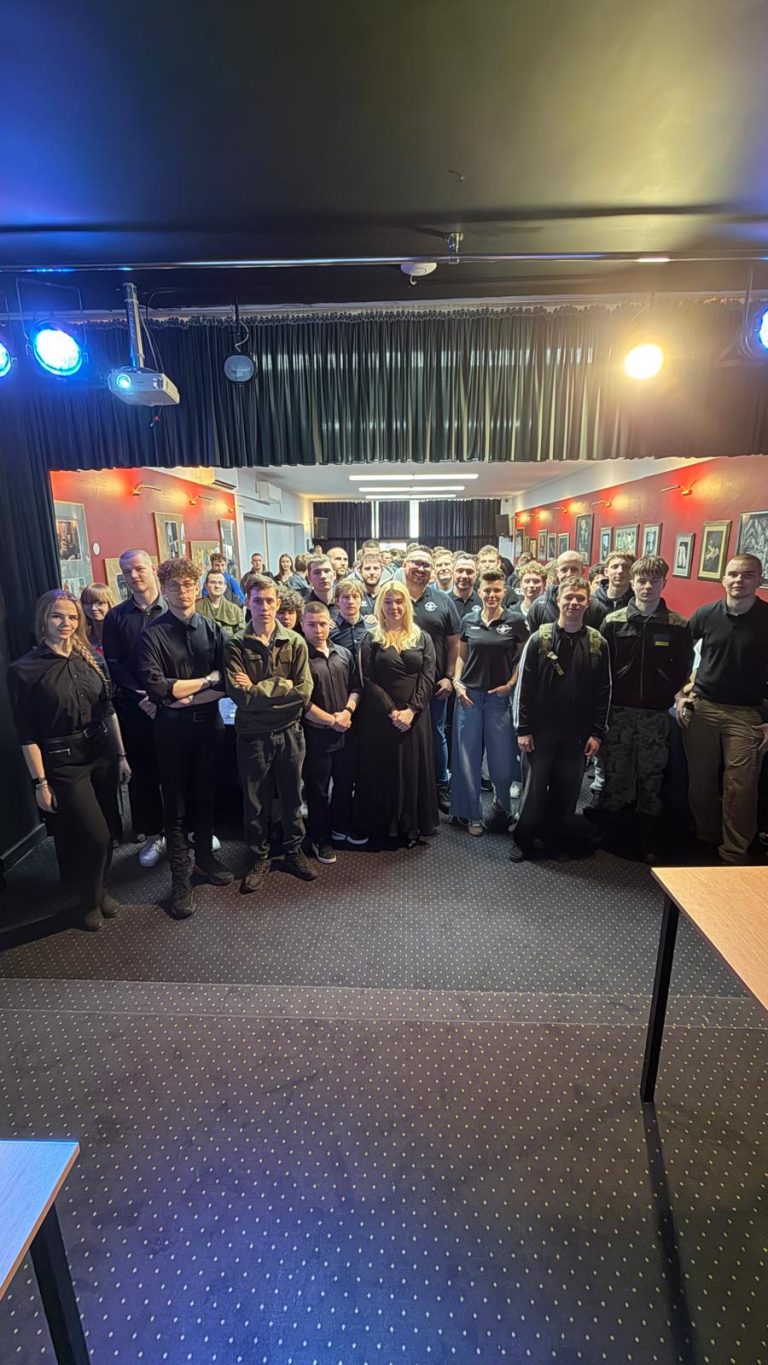 „Granice słowa” w XIV LO. Młodzież rozmawia o hejcie w sieci